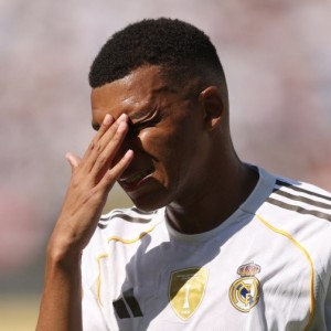 开云体育APP-国王杯早早出局！姆巴佩来皇马后拿2冠丢7冠，本赛季还剩2冠可争