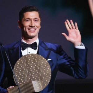 开云体育官网-秦游夏：2021最强个体憾失大奖，莱万仍将再争金球！