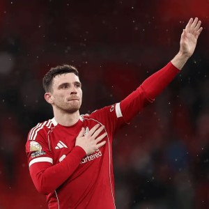 开云体育下载-罗伯逊：利物浦从未向我提出过新合同，也许故事该结束了