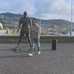 开云体育移动版-想红想疯了？男子放火烧马德拉岛上的C罗雕像，当地警方介入调查